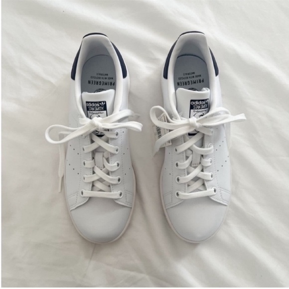 NWT Adidas Stan Smith Sneakers, Cloud White and Collegiate Navy, Size 6 - Picture 5 of 8